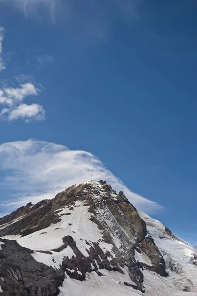 Nubes alrededor de Mount Hood, Oregon — Foto de Stock