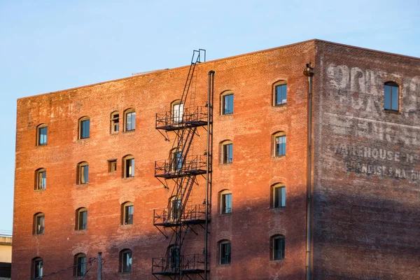 Old red brick warehouse building — Stock Photo, Image