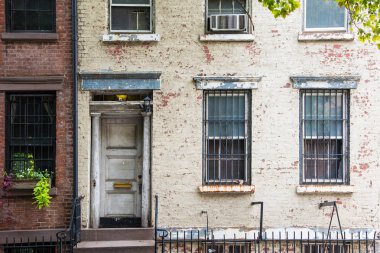 Greenwich Village'da klasik New York apartman binaları
