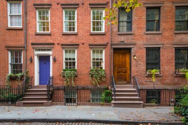 Greenwich Village'da klasik New York apartman binaları