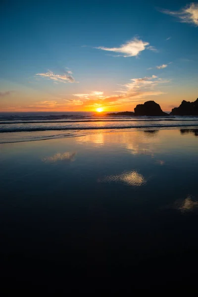 Zonsondergang op de rotsachtige kust van Oregon — Stockfoto