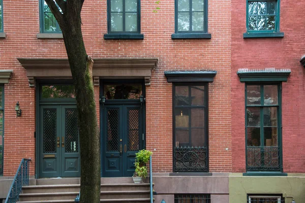 Klassiska New York hyreshus i Greenwich Village Royaltyfria Stockbilder