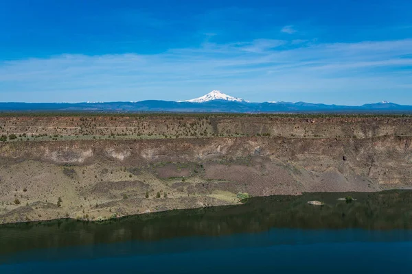 Chinook Billy jezero přehrada v centrálním Oregonu pouště — Stock fotografie