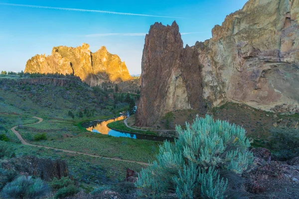 Smith rocas State Park y el torcido río en Oregon en Sunris — Foto de Stock