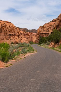 Kanyon ve Mesa ülke Güney Utah asfalt karayolu
