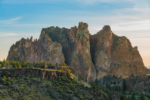 Vista del amanecer del Parque Estatal Smith Rock en Oregon — Foto de Stock