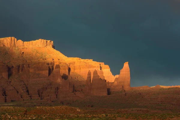 Gün batımında dramatik fırtına Güney Utah Kanyon ülkede — Stok fotoğraf