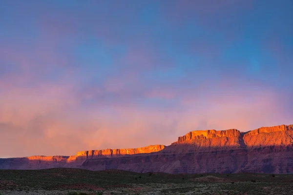 Tempête dramatique au coucher du soleil dans le pays de Canyon dans le sud de l'Utah — Photo