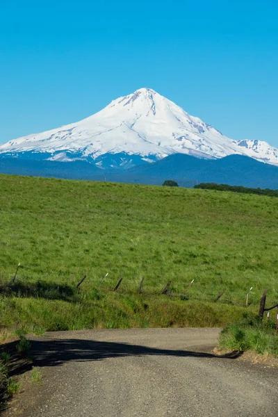 Štěrková Cesta Směřující Východní Straně Zasněžené Hory Hooda Oregon — Stock fotografie