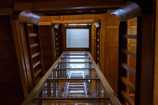 Lviv vida Ahşap merdiven