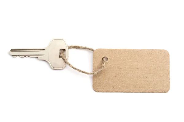 Karton tag z kluczem na białym tle — Zdjęcie stockowe