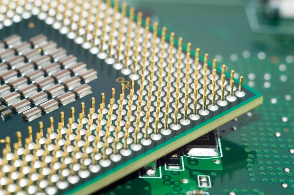 Bilgisayar anakart yarısı