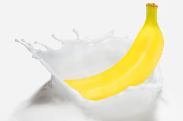 Банан, впадающий в брызги — стоковое фото