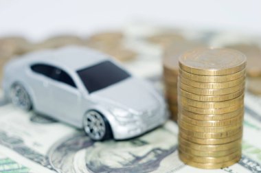 Gri araba yığını ile