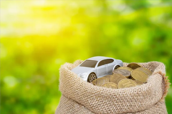 Paralar ile bir araba 