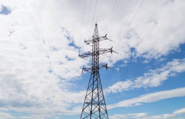 Yüksek gerilim güç elektrik direkleri