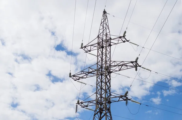 Yüksek gerilim güç elektrik direkleri