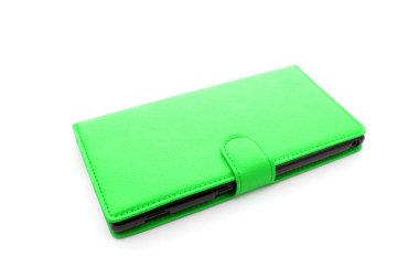 Yeşil cep telefonu kapağı. İzole