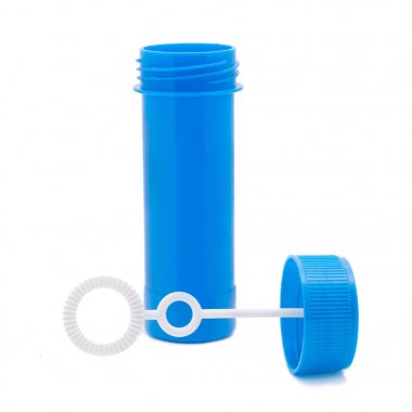 Beyaz arka planda izole edilmiş plastik sabun köpüğü şişesi.