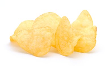 Patates cipsi beyaz arkaplanda izole.