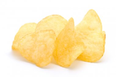 Patates cipsi beyaz arkaplanda izole.
