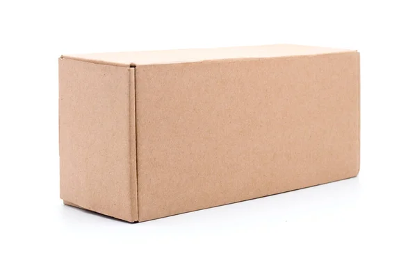 Caixa de papelão isolada no fundo branco — Fotografia de Stock