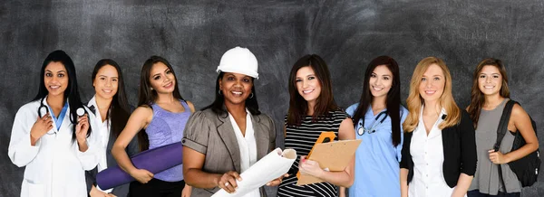 Mujeres en la fuerza laboral — Foto de Stock