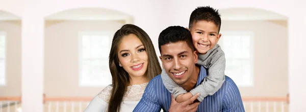 Happy Young Family — Stock Photo, Image