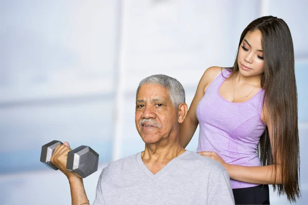 Senior Fitness träning med tränare — Stockfoto