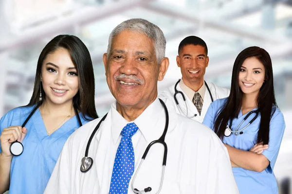 Sjuksköterskor och läkare — Stockfoto