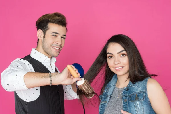 Mannelijke kapper op Salon — Stockfoto