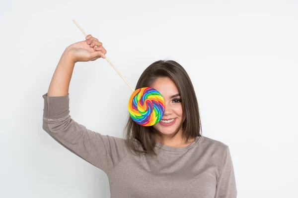 Chica adolescente con piruleta — Foto de Stock