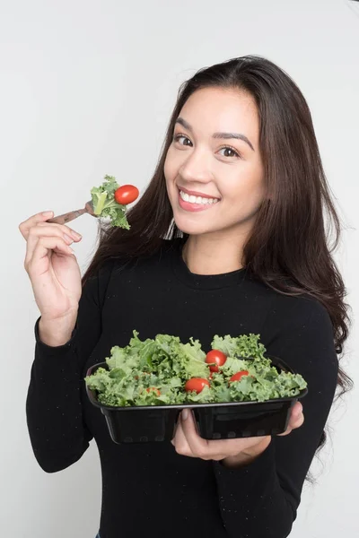 Mujer haciendo la preparación de la comida — Foto de Stock