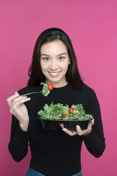 Mujer haciendo la preparación de la comida — Foto de Stock