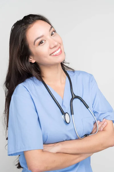 Verpleegkundige in scrubs — Stockfoto