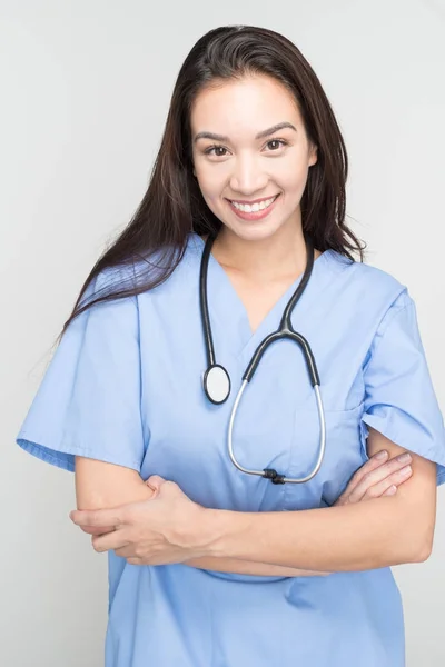 Verpleegkundige in scrubs — Stockfoto