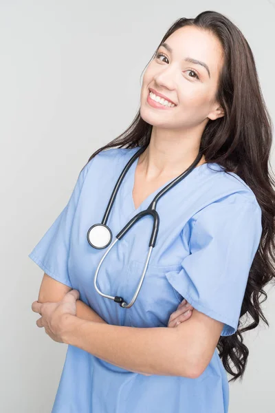 Sjuksköterska i scrubs — Stockfoto