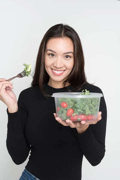 Femme qui mange le déjeuner — Photo