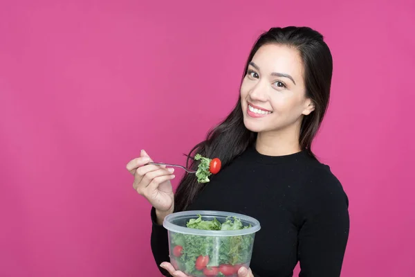 Femme qui mange le déjeuner — Photo