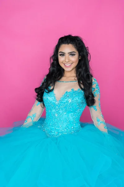 Teen In Prom Dress — Stock Photo, Image