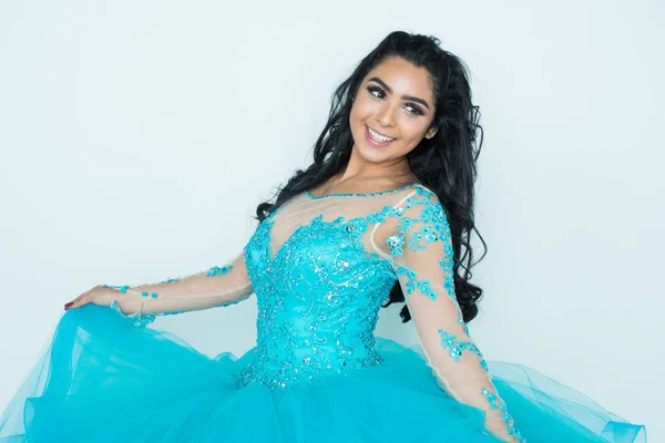 Quinceanera vestido fotos de stock, imágenes de Quinceanera vestido sin royalties | Depositphotos Quinceanera vestido fotos de stock, imágenes de Quinceanera vestido sin royalties | Depositphotos