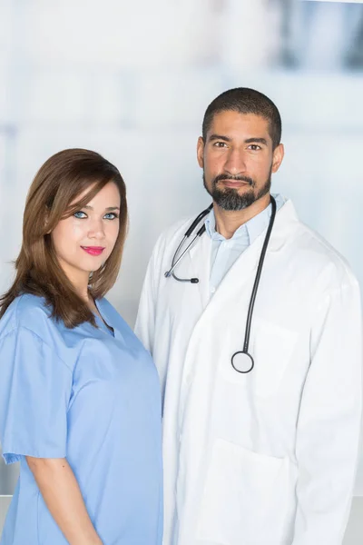 Zdravotní sestra a lékař — Stock fotografie