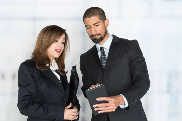 Equipo empresarial trabajando juntos — Foto de Stock