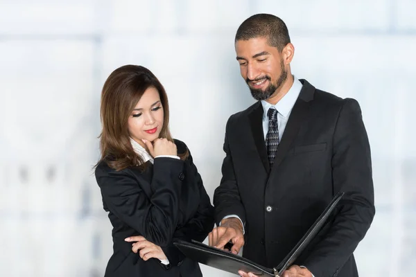 Equipo empresarial trabajando juntos — Foto de Stock