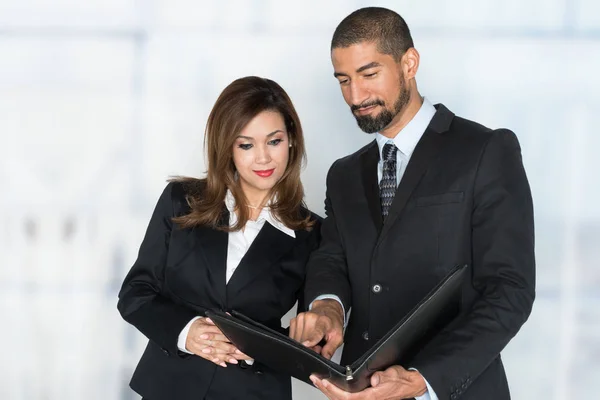 Equipo empresarial trabajando juntos — Foto de Stock