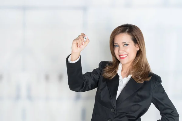 Femme d'affaires au travail — Photo