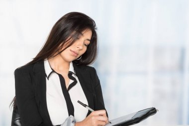 iş yerinde iş kadını