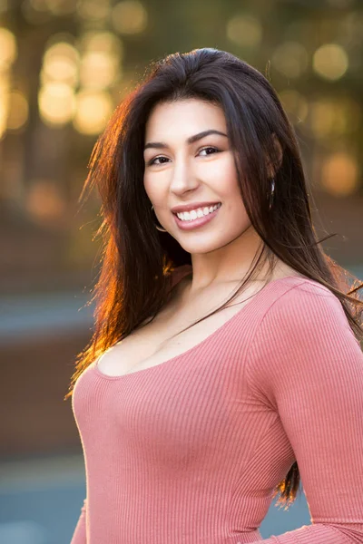 Retrato de mulher jovem — Fotografia de Stock