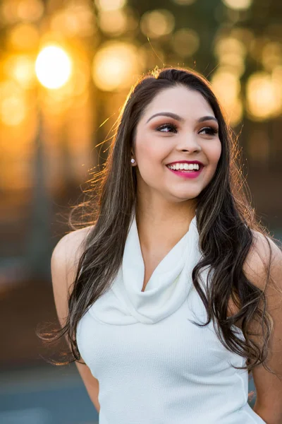 Teen Girl Outside At Sunset — Stock Photo, Image