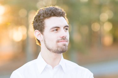 Kendine güvenen işadamı portresi